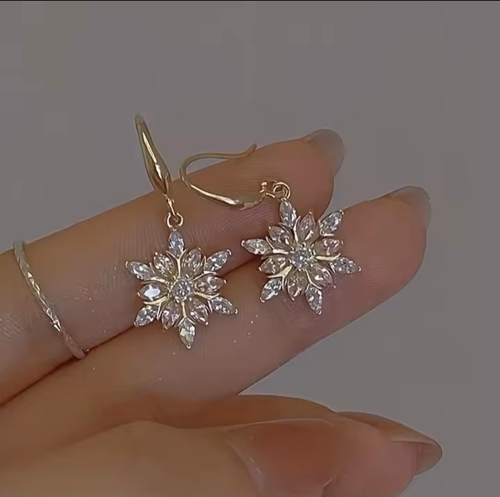 1Pair Snowflake Earring - Image 2