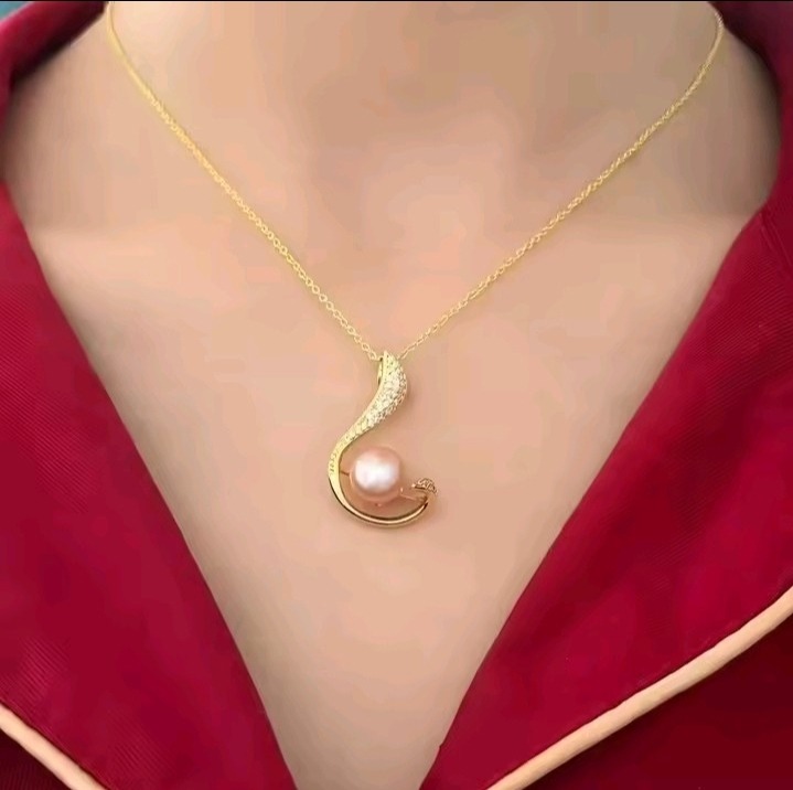 Junye Elegant Pearl Pendant Necklace