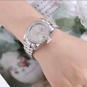 Ladies Quartz Watch With Steel Strap
